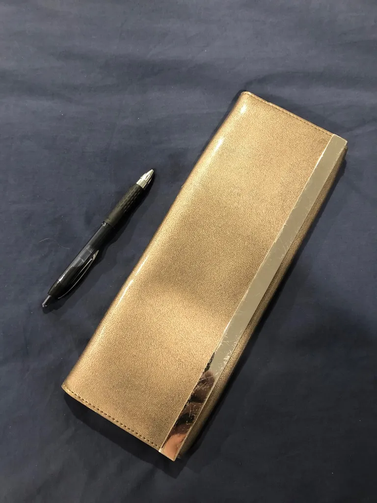 Brassy Clutch photo 1