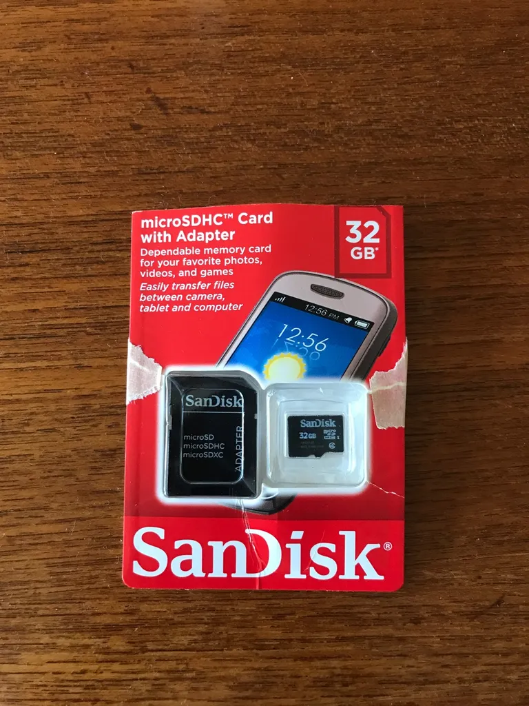 32GB MicroSDHC Card & Adapter photo 1