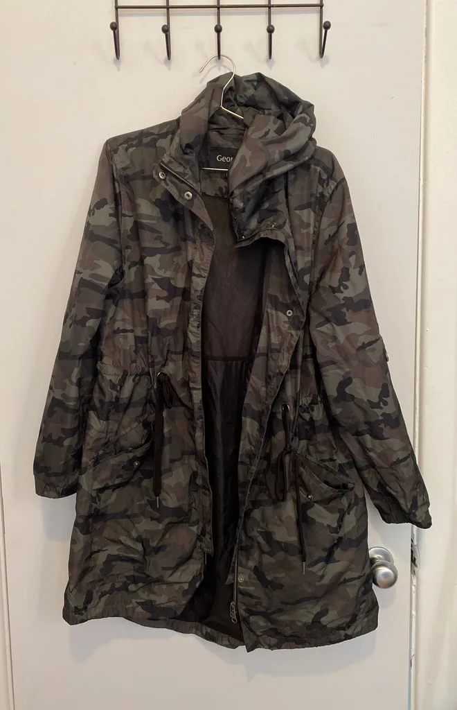 Women’s Raincoat Size XL photo 1