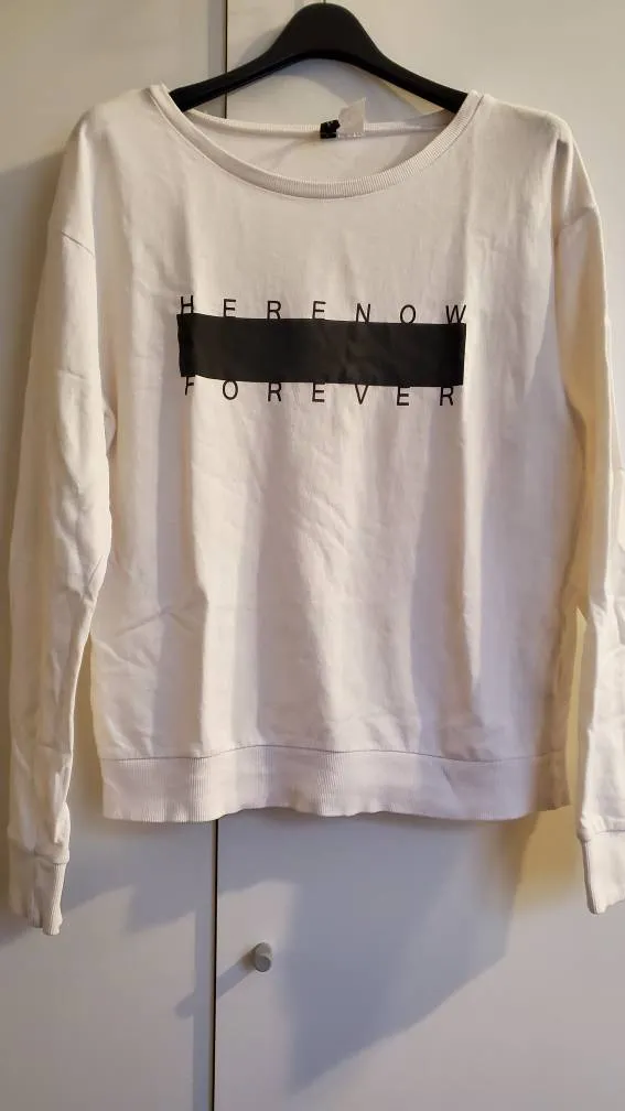 H&M White Crewneck photo 1