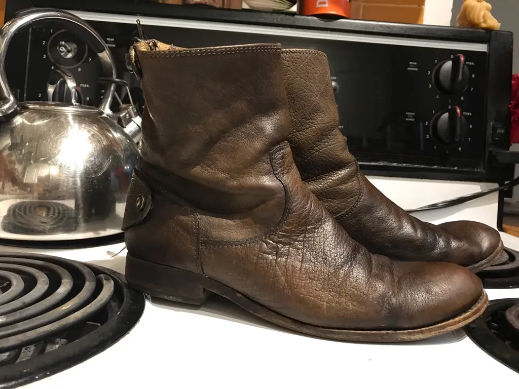 Size 7.5-8 Women’s Frye Boots photo 1