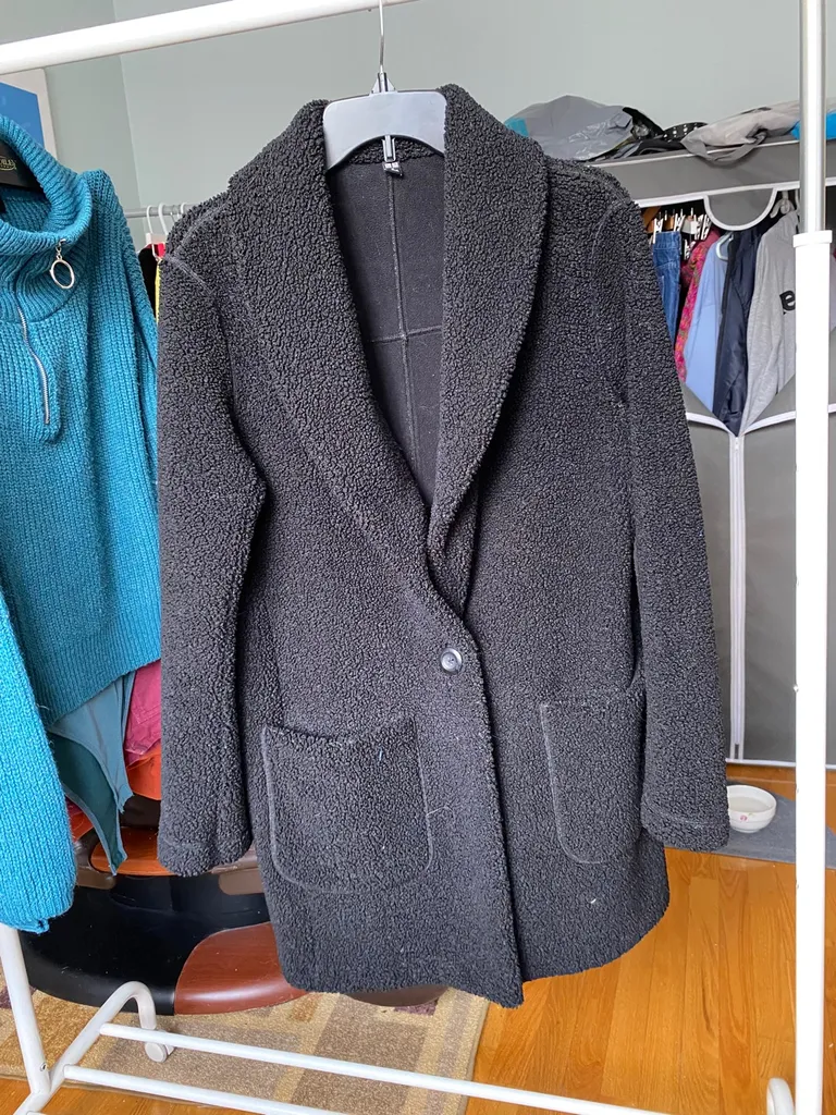 Uniqlo Fuzzy Jacket photo 1