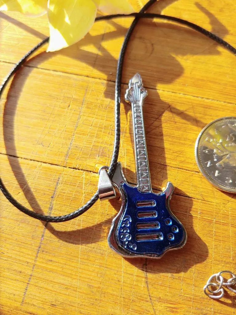 GUITAR SS NECKLACE photo 1