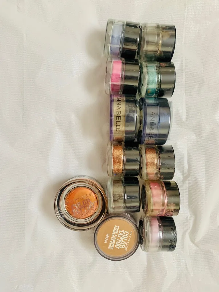 Assorted Eyeshadow Pots photo 1