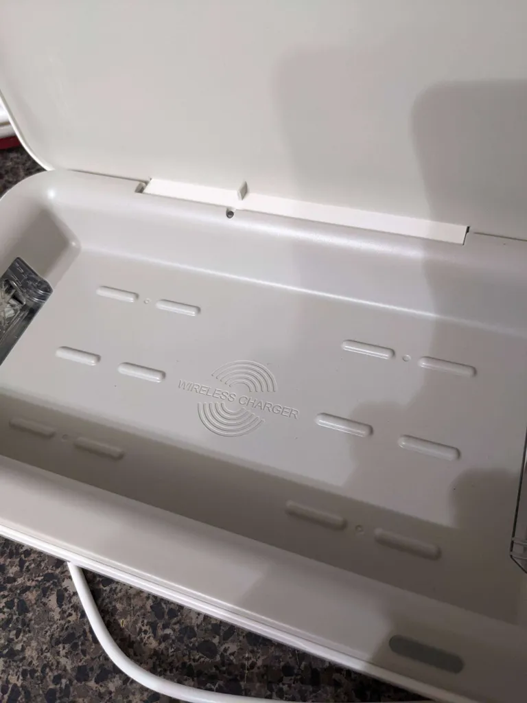 Samsung UV-C Sanitizer and Wireless Charger photo 1