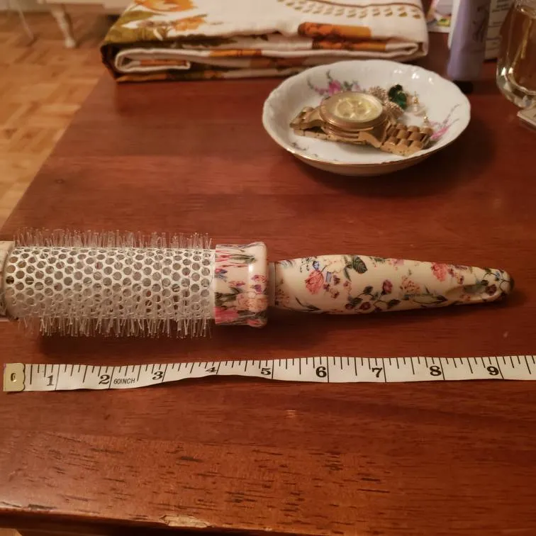 Round Hairbrush photo 1