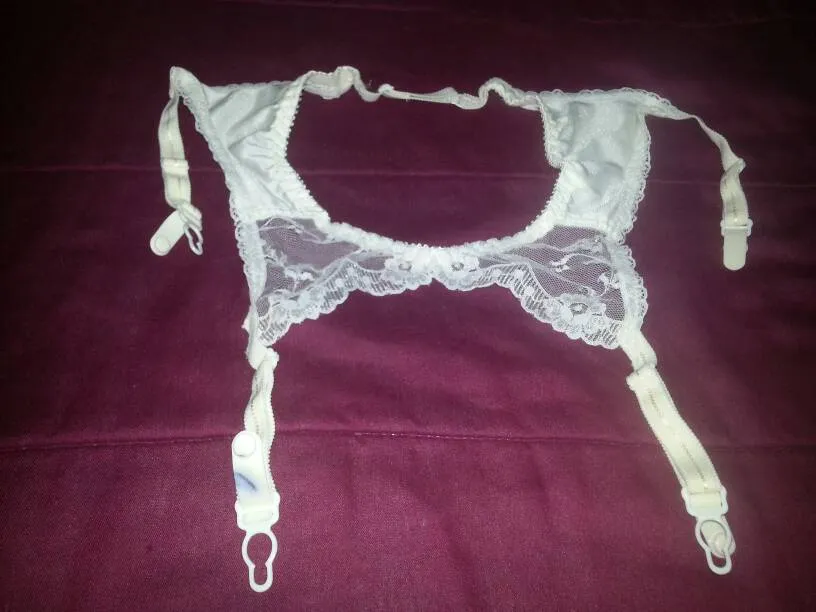 White Lace Garter Belt -- Excellent used/ vintage condition. ... photo 1