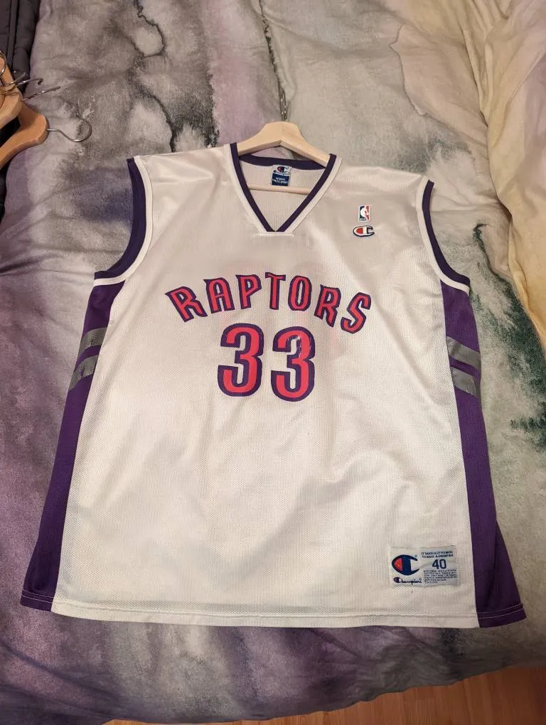 Antonio Davis Vinatge Raptors Jersey - Size Large photo 1