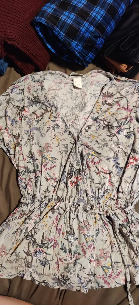 Floral Side Tied Surplice Shirt Size small photo 1