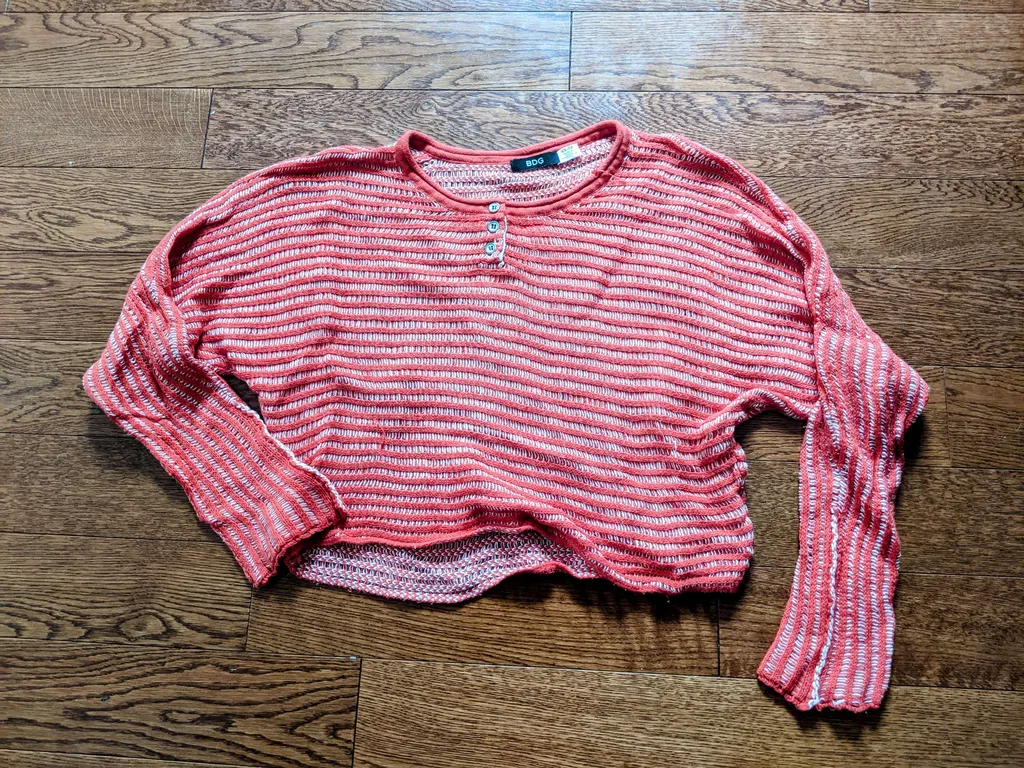 Cropped sweater photo 1