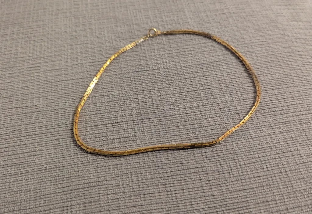 Gold Coloured Necklace (Not Real Gold) photo 1