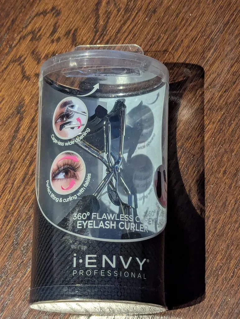 Brand New Eye Lash Curler photo 1