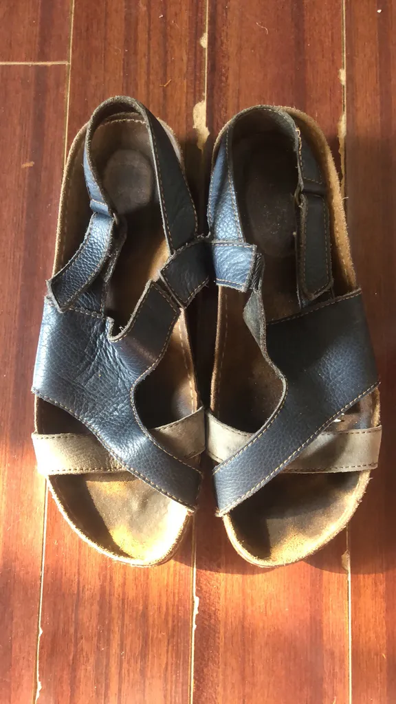 Sandals 8.5 photo 1