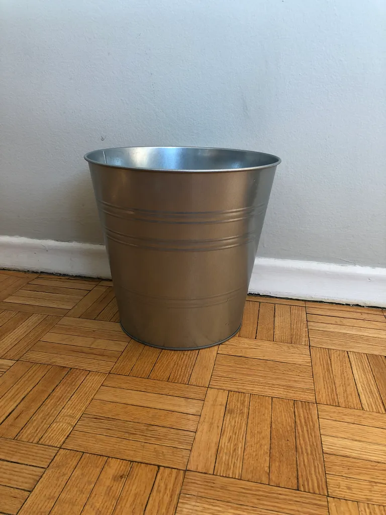 Metal pot photo 1