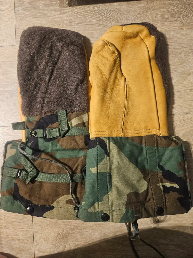 Ice fishing gloves  photo 1