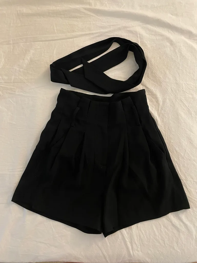 Babaton Paperbag Shorts photo 1