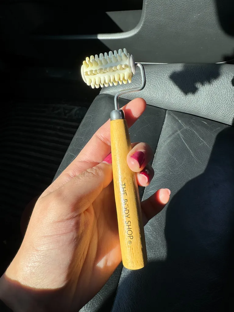 Body Shop Face massager photo 1