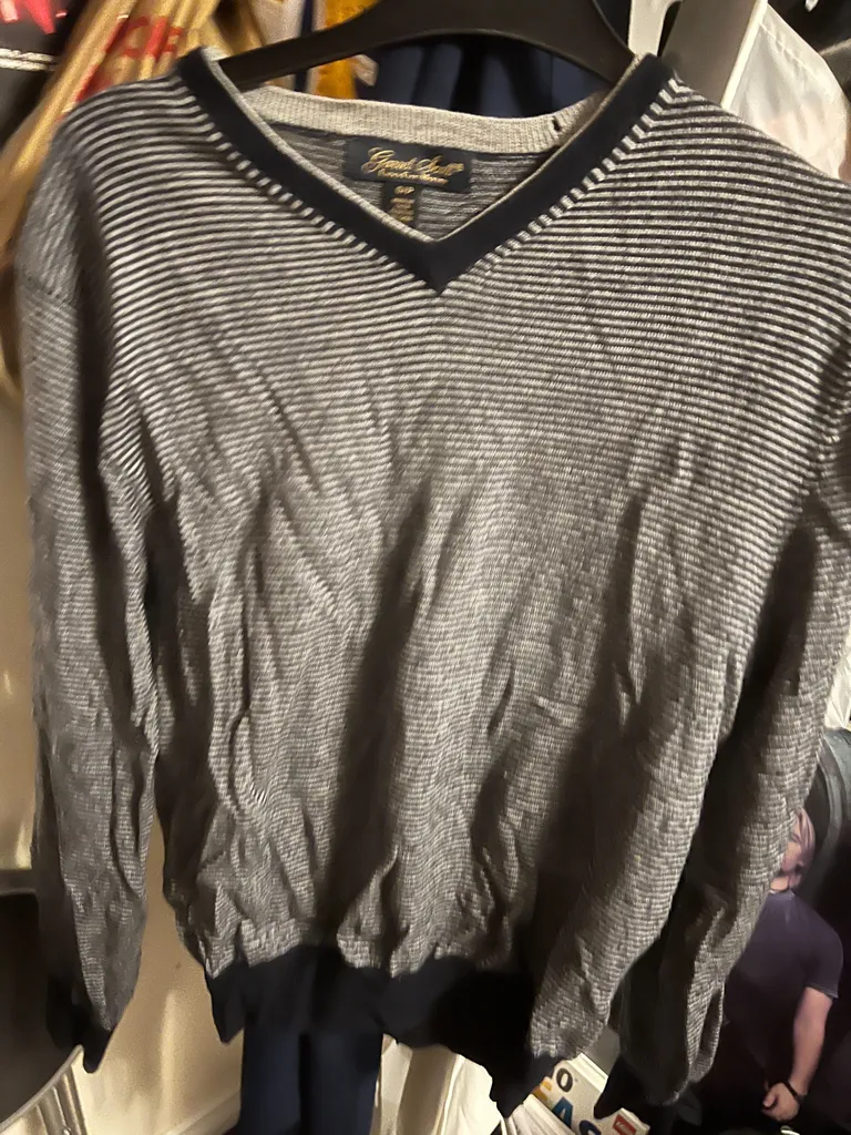 Men’s small sweater photo 1