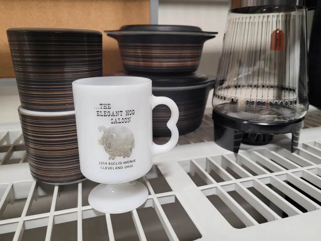 Vintage pig mug + pyrex photo 1