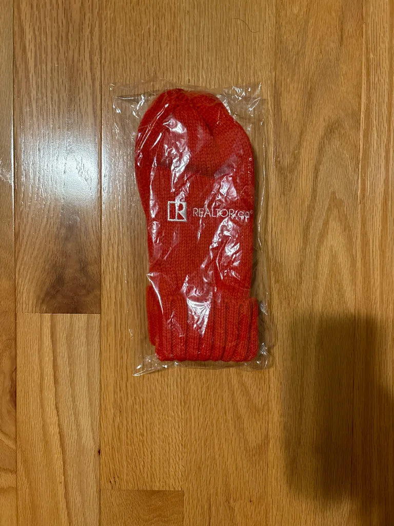 New Red mittens photo 1