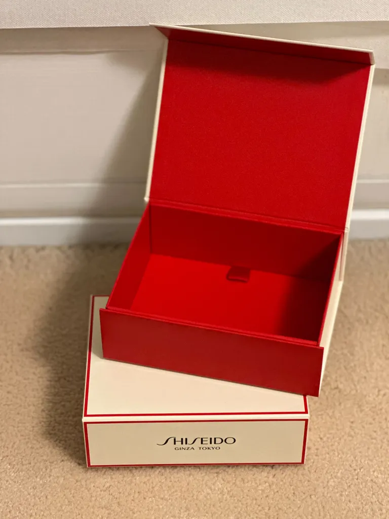 NEW! Shiseido Magnetic Gift Boxes photo 1