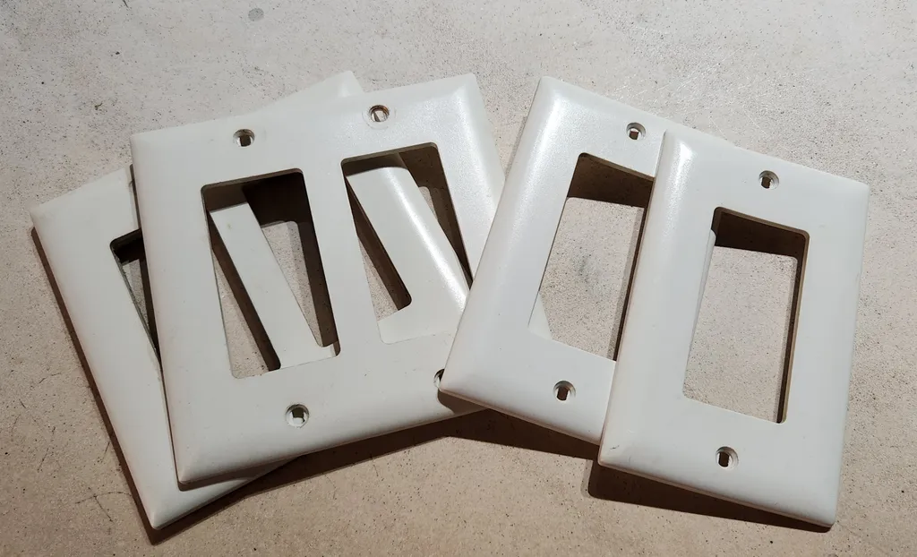 5 white switch plates photo 1