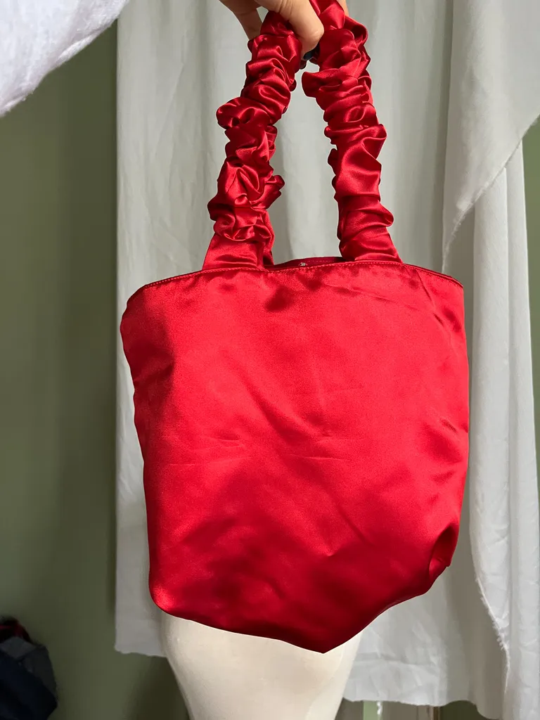 Red silk purse photo 1
