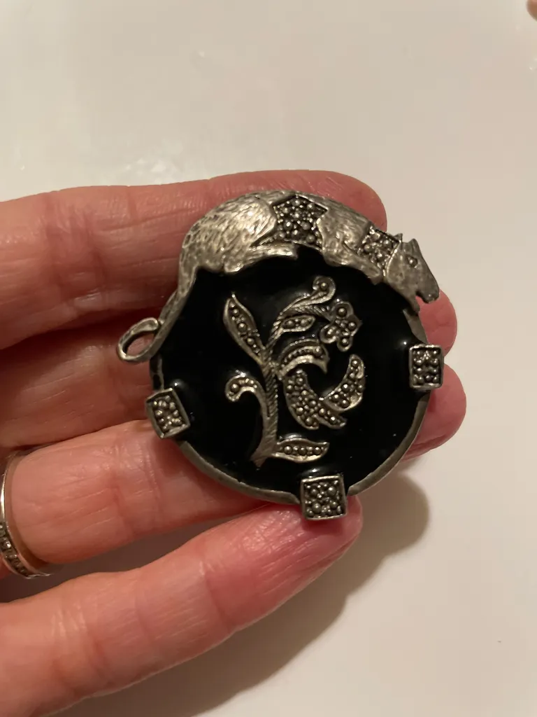 Vintage brooch photo 1