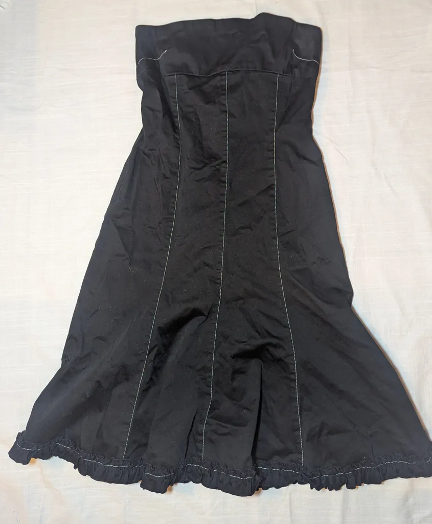 Strapless black dress photo 1