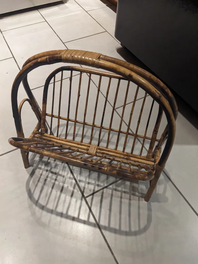 Magazine rack photo 1