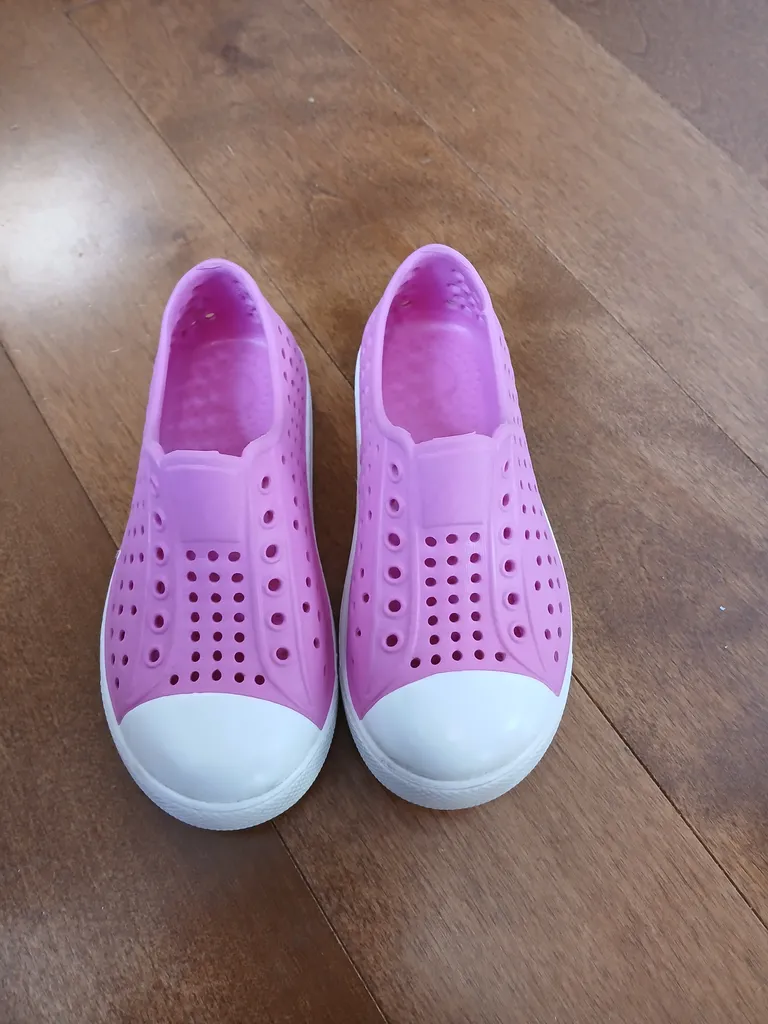 Kids perforated shoes EU26 (US 10/11) - new  photo 1