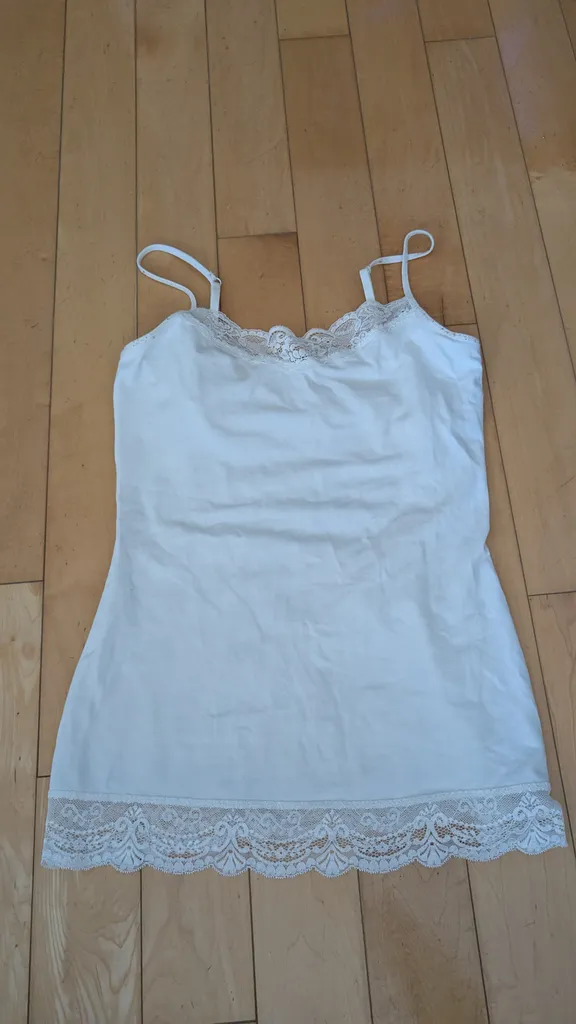 White camisole size small photo 1