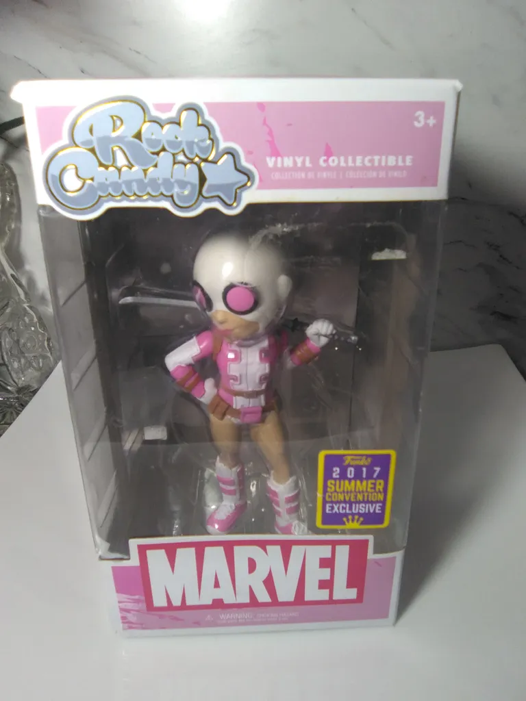 Marvel Gwenpool Collectible  photo 1