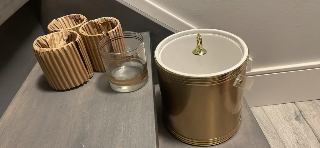 🎁 Ice bucket with 4 matching drink glasses. Brand new photo 1