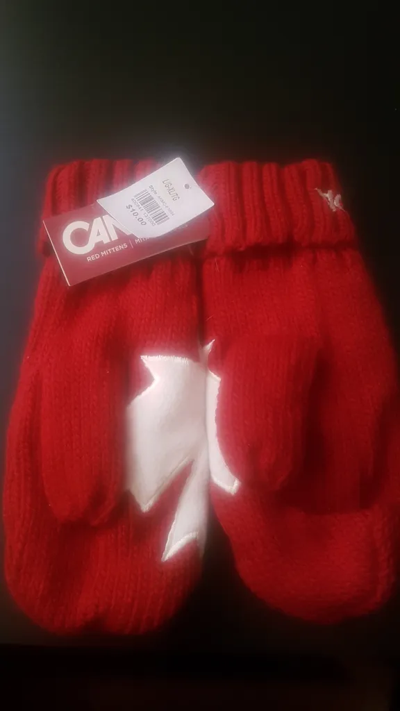 Official Canadian Olympic Team Red Mittens photo 1