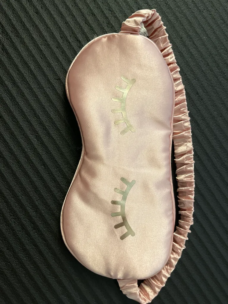 Satin sleep mask photo 1