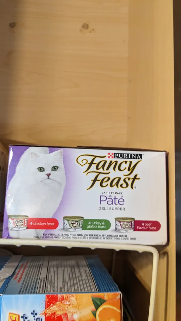 Cat food/litter  photo 1