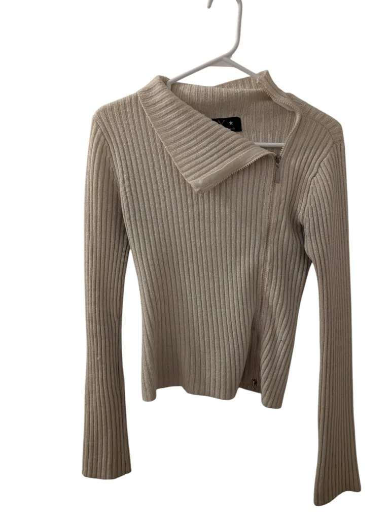 🌟 Chic and Cozy White Zip-Up Sweater - Size Small 🌟 photo 1