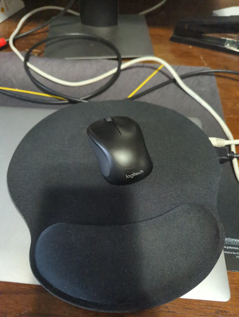 Mouse pad with wrist rest photo 1
