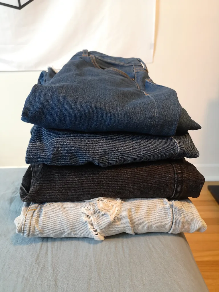 Jeans and Shorts Sizes 32-36 photo 1