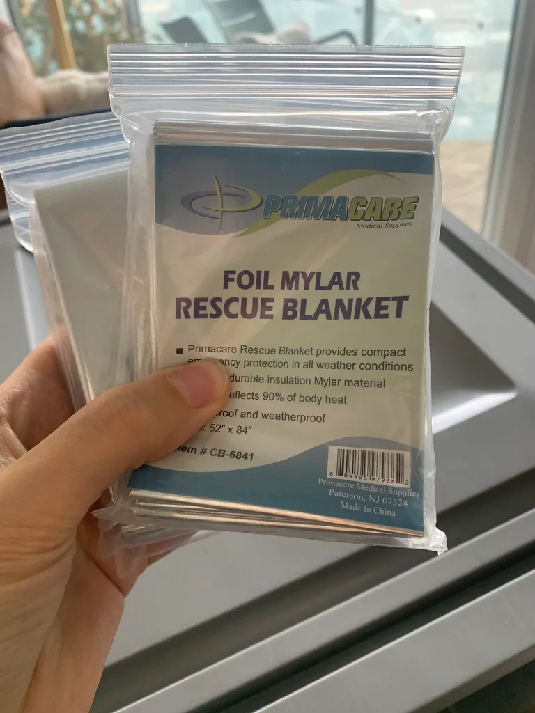 Mylar rescue blankets (4) photo 1