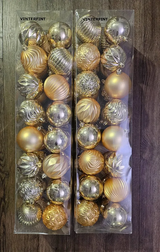 Christmas tree ornaments photo 1