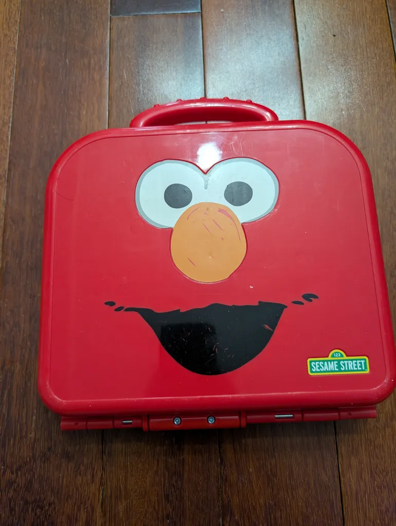 Sesame street Elmo's on the go alphabet photo 1