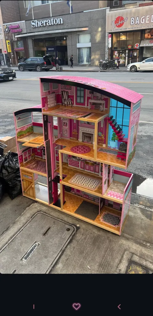 DOLLHOUSE PLASTIC OR WOOD photo 1