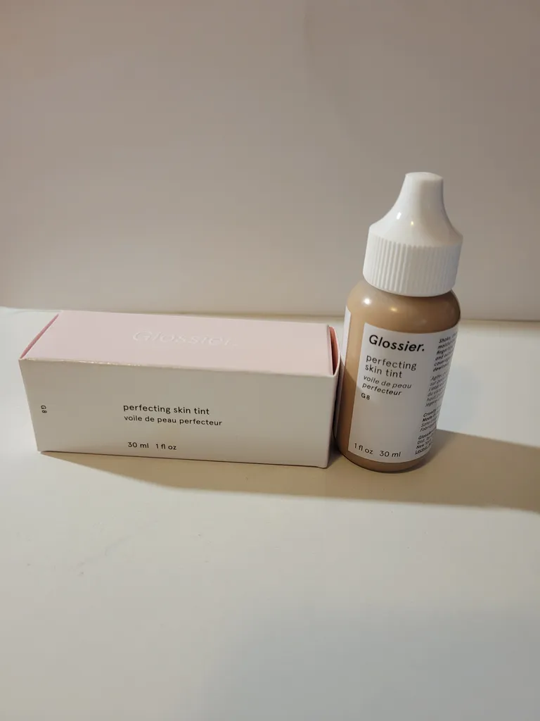 Glossier Perfecting Skin Tint photo 1