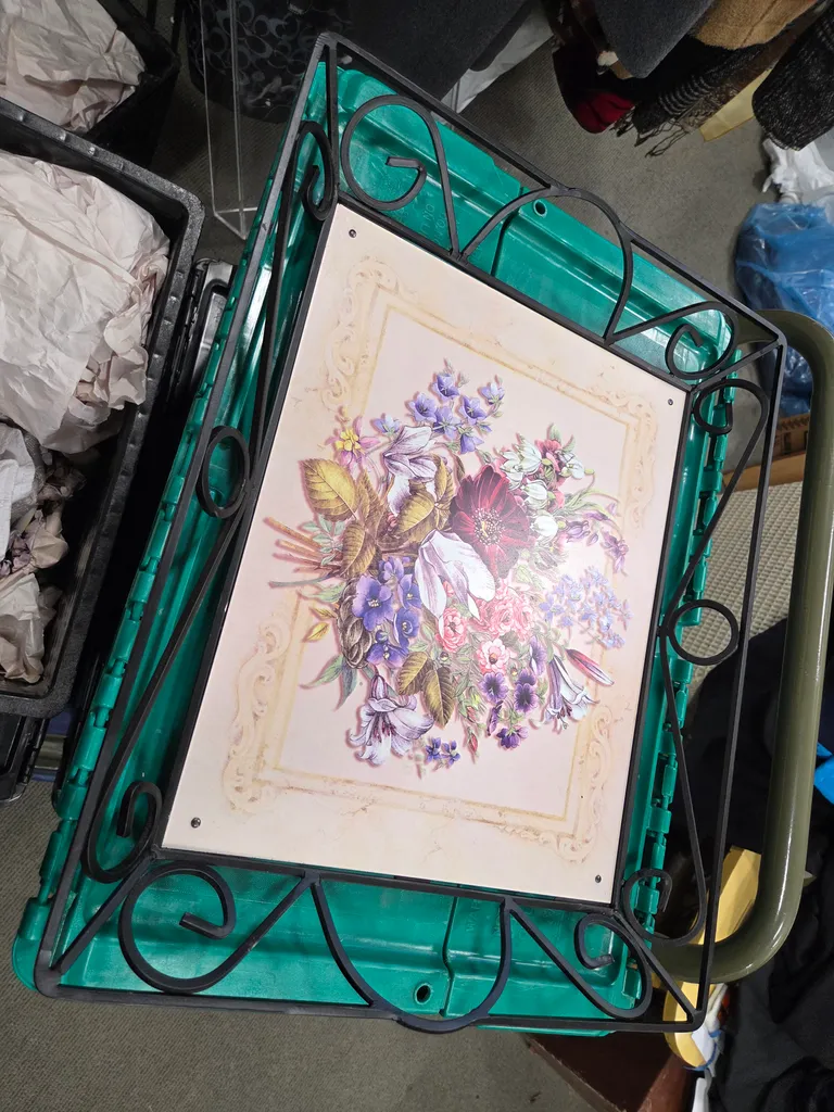 Tray with flowers    photo 1