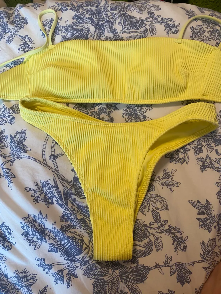Yellow hollister bikini   photo 1