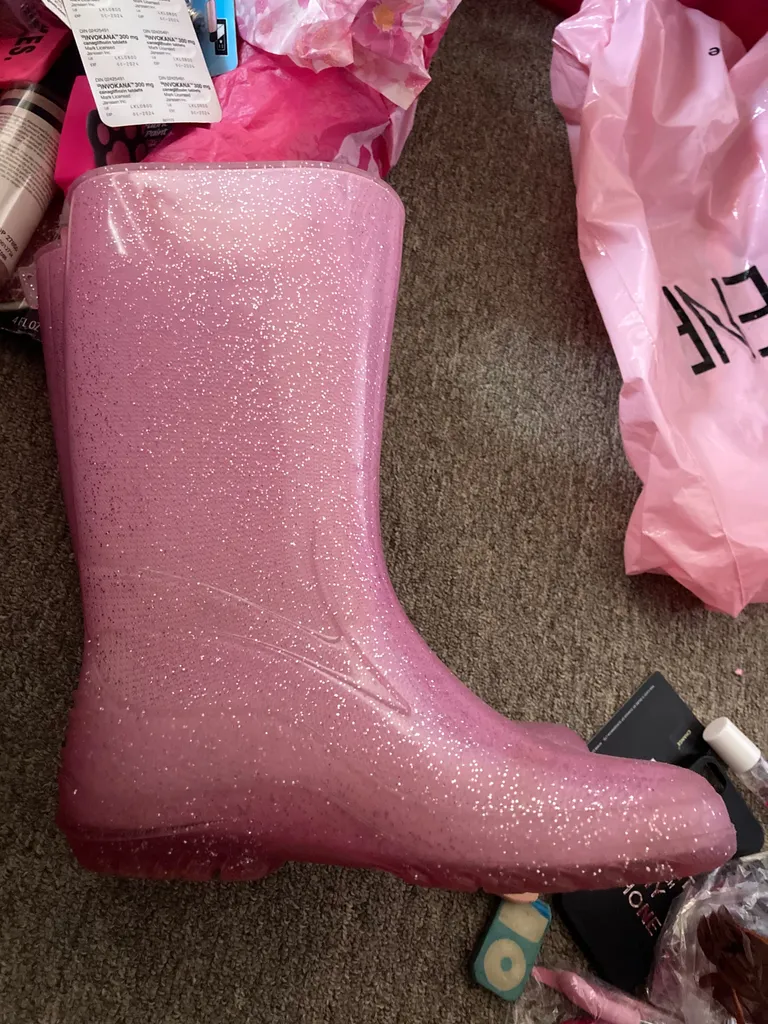 Sparkly pink boots photo 1