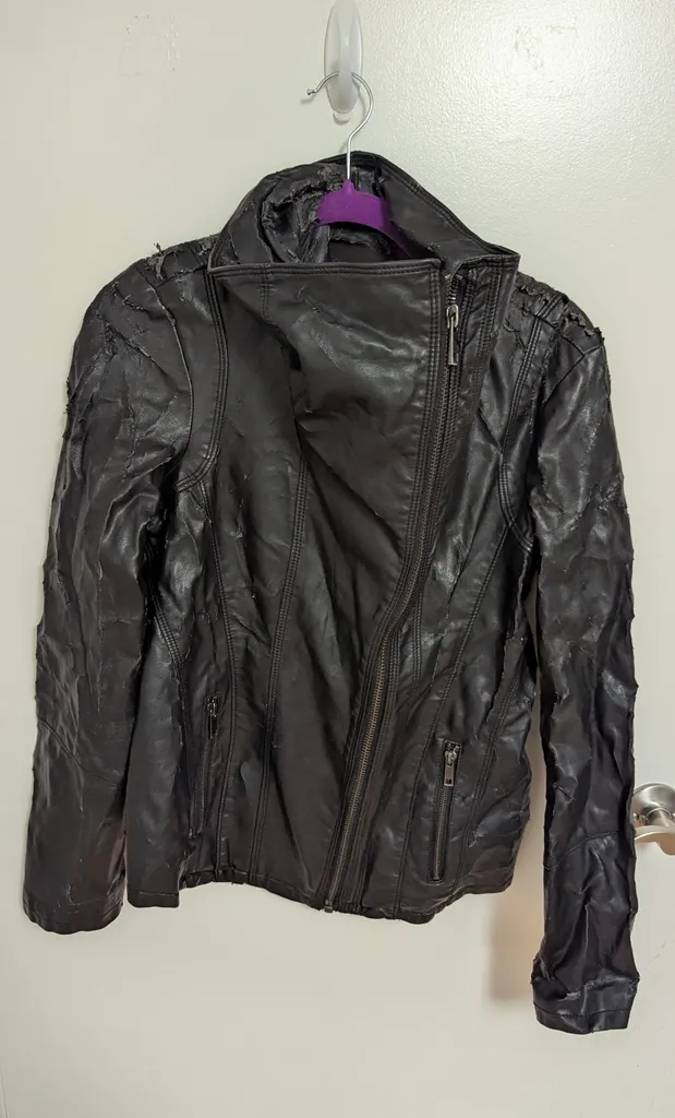 Casual Distressed Black Leather Jacket - Women's Medium   photo 1