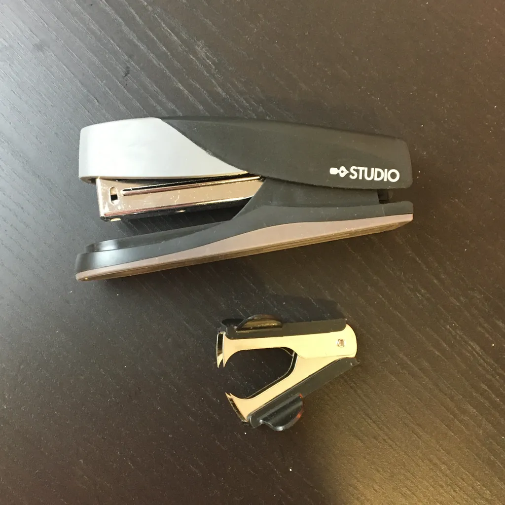 Stapler & staple remover  photo 1